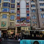 Bazaar מלון